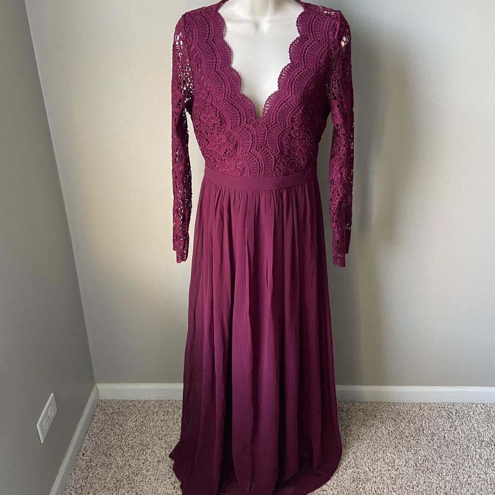 Women’s maroon floor length dress lace sleeves